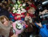 Culmination. People in the airport welcomed Sviatlana Alexievich with flowers and books (photos)