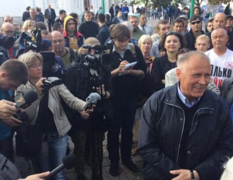 Mikalai Statkevich organized a meeting with voters in Minsk