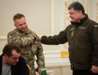 Poroshenko hands Ukrainian passport to a Belarusan